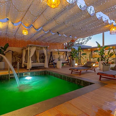 Arya Garden 아파트