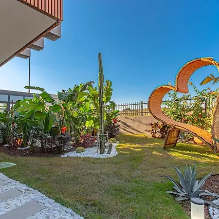 Arya Garden 아파트