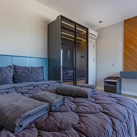 Arya Garden 아파트