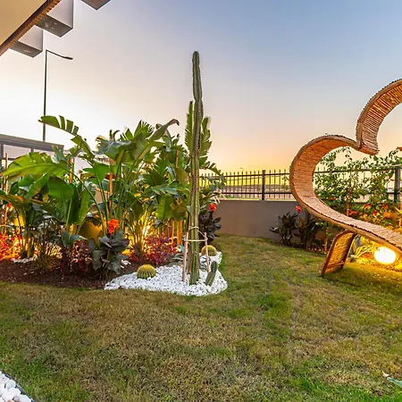 Arya Garden Apartment *