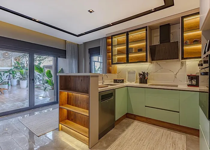 Arya Garden Apartman Side