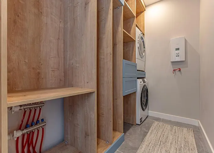 Arya Garden Apartman *