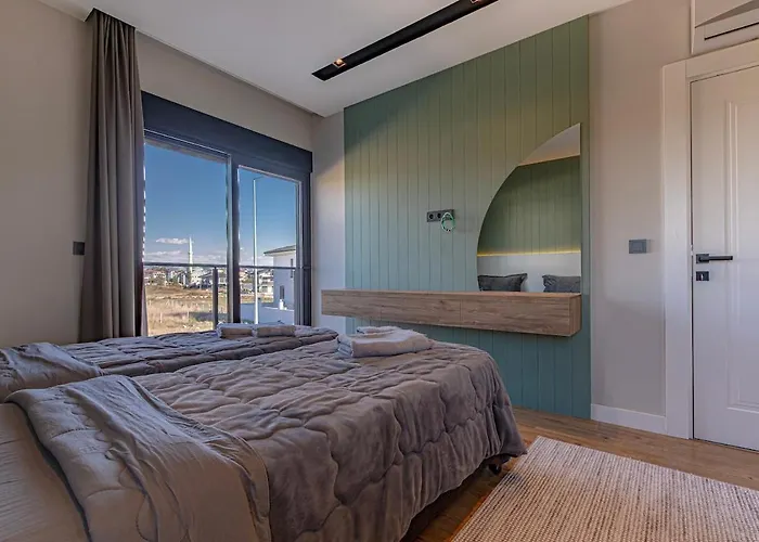 Arya Garden Apartman Side