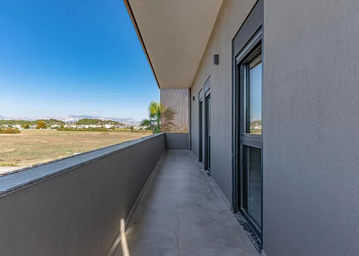 Arya Garden * סייד