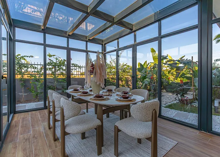 Arya Garden סייד