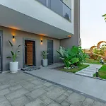 Arya Garden Апартаменти
