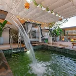 Arya Garden Апартаменти *