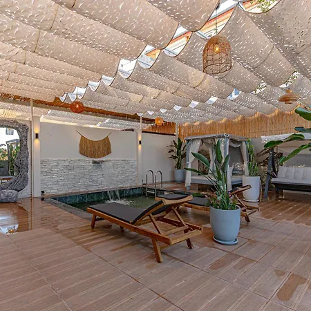 Arya Garden Apartman